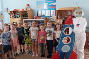 Познакомились с космосом Познакомились с космосом.
