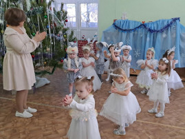 Дед Мороз и Снегурочка в гостях у малышей Дед Мороз и Снегурочка в гостях у малышей.
