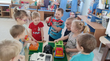 Ребята узнали какой бывает транспорт Ребята узнали какой бывает транспорт.