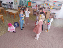 В младшей группе ребята узнали как вести себя при обнаружении подозрительных предметов В младшей группе ребята узнали как вести себя при обнаружении подозрительных предметов.