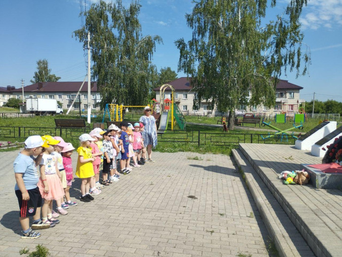Этот день мы не забудем никогда Этот день мы не забудем никогда.